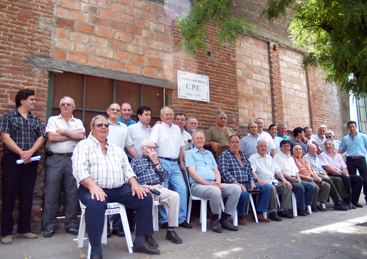 Reencuentro de trabajadores de la fábrica de hielos cooperativa