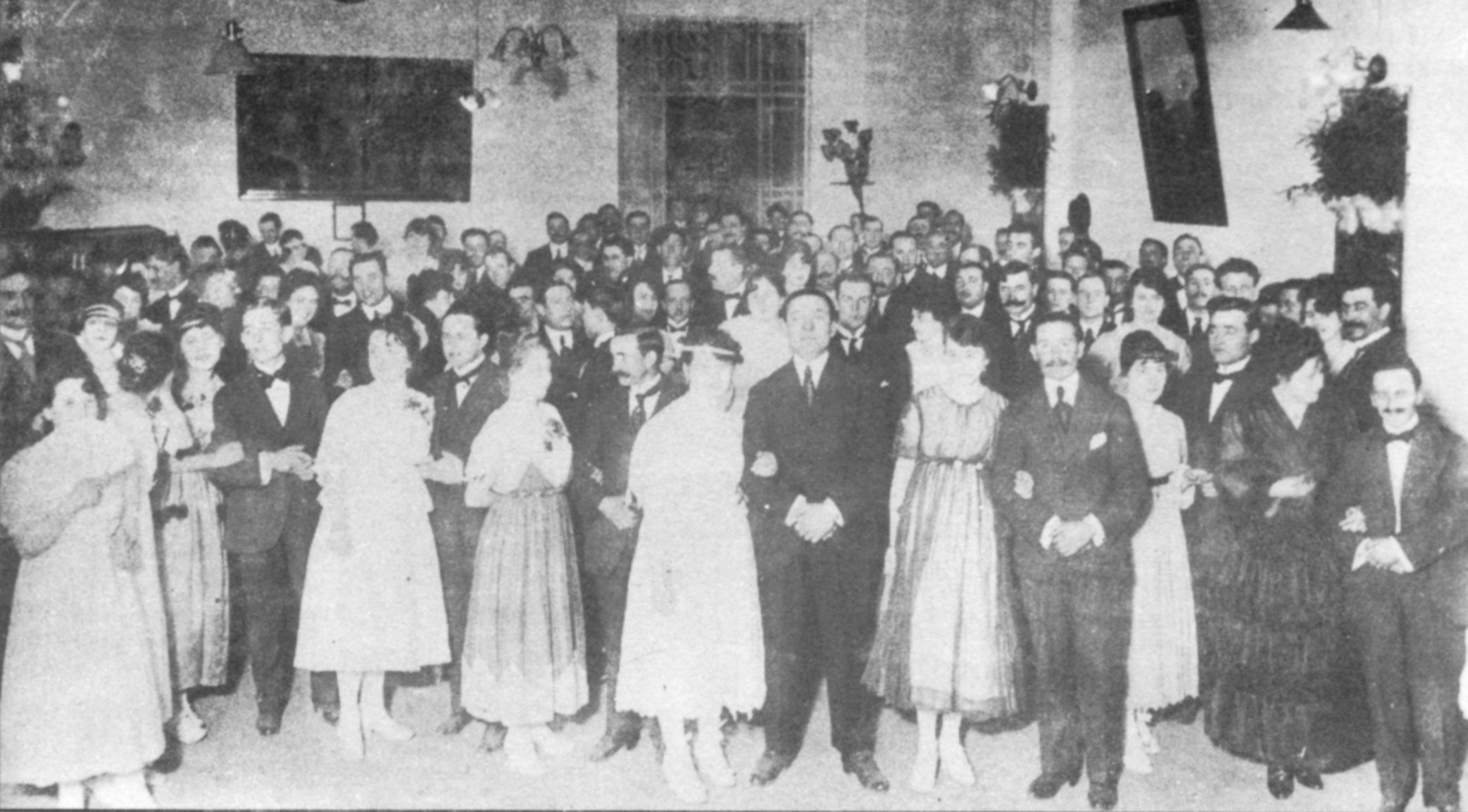 012 Baile en el Centro de Empleados de Comercio de G. Pico. 1917