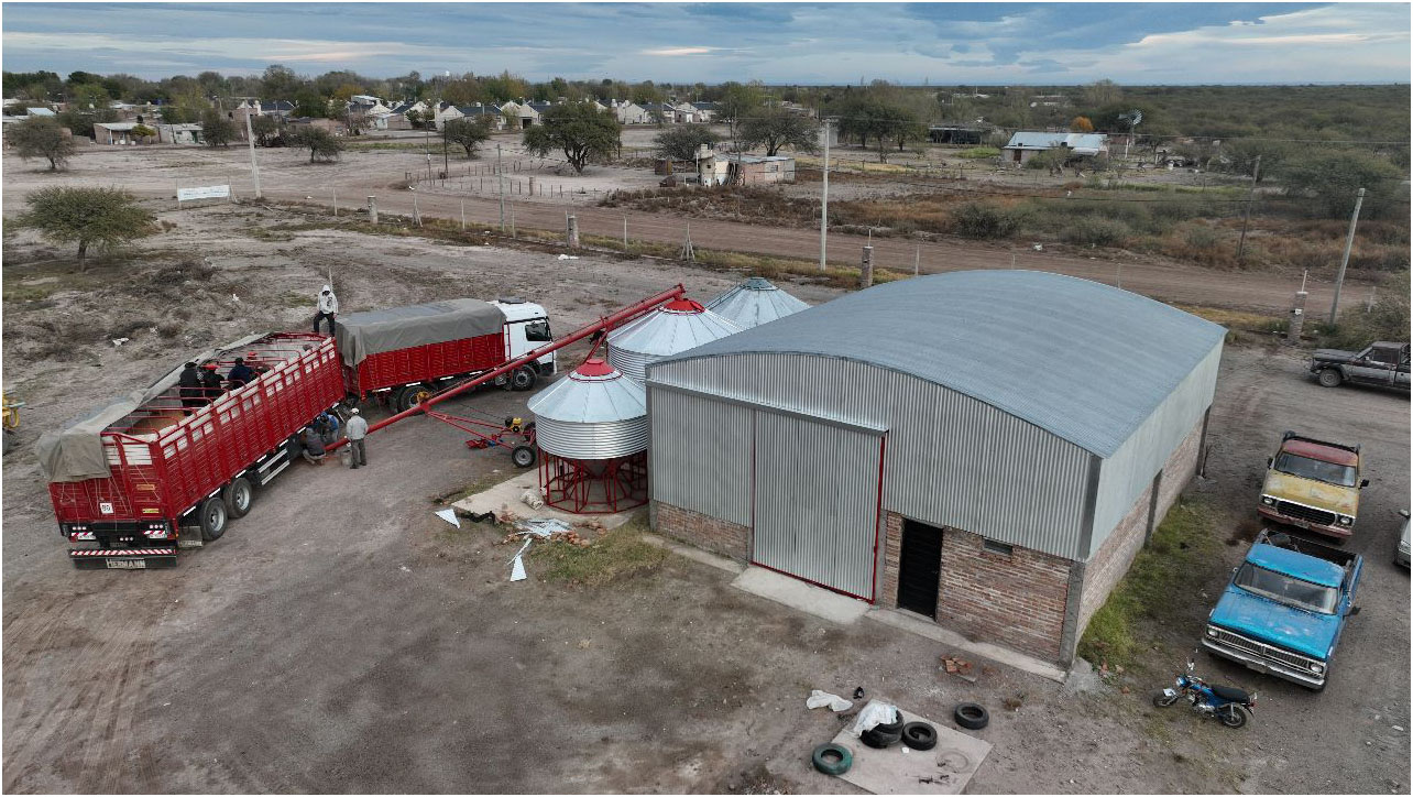 Cooperar para crecer silos y camion