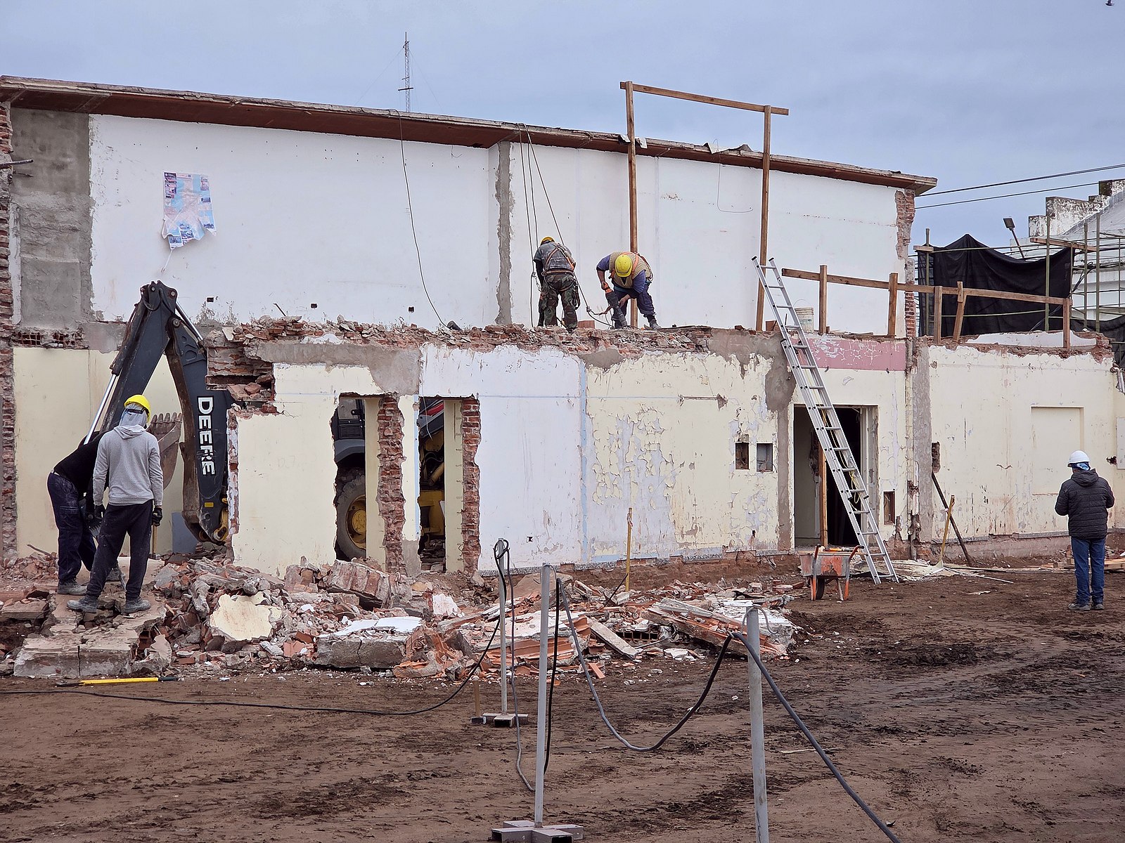 Demolicion Sede CPE 02