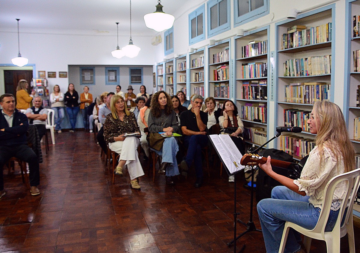 Presentación La Cruz del Sur Alvear 04